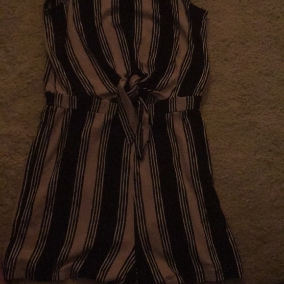 Short romper - Picture 2 of 4